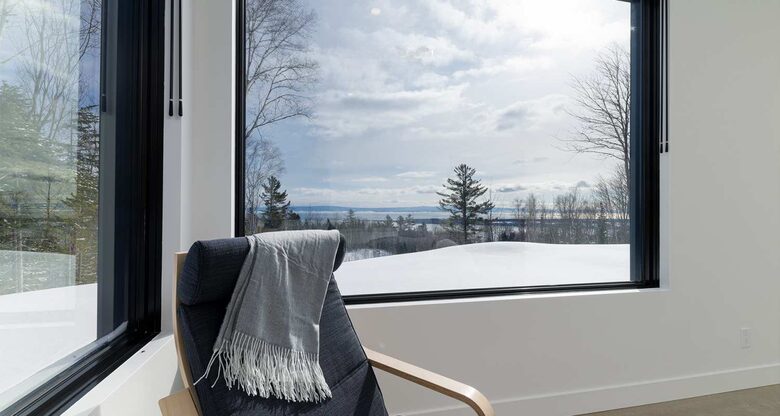 Elegant Riverfront Escape with Panoramic St. Lawrence Views - Les Éboulements, Canada