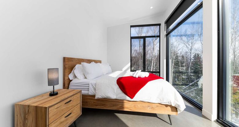 Elegant Riverfront Escape with Panoramic St. Lawrence Views - Les Éboulements, Canada
