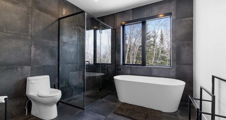 Elegant Riverfront Escape with Panoramic St. Lawrence Views - Les Éboulements, Canada