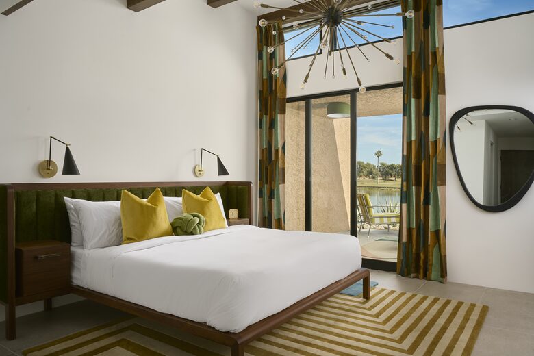 Mid-Century Gem Overlooking McCormick Ranch Golf Club - Scottsdale, Arizona