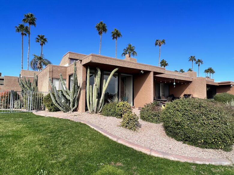 Mid-Century Gem Overlooking McCormick Ranch Golf Club - Scottsdale, Arizona