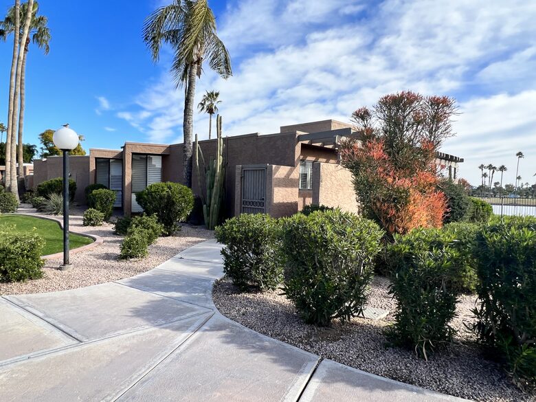 Mid-Century Gem Overlooking McCormick Ranch Golf Club - Scottsdale, Arizona