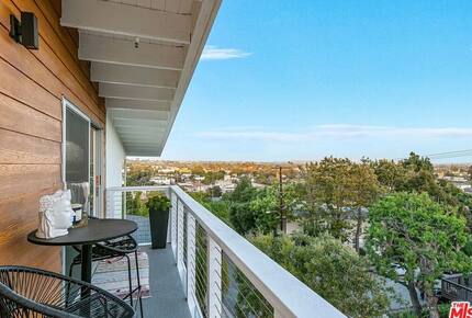 Santa Monica Penthouse Near Beach and Abbott Kinney - Santa Monica, California