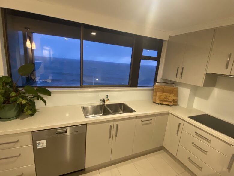 Two beaches, two ocean pools and uninterrupted coastal views in Wollongong- beach heaven - Wollongong, Australia
