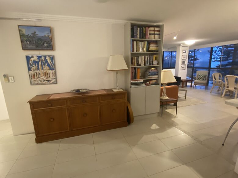Entry to the dining room and kitchen that look over the ocean