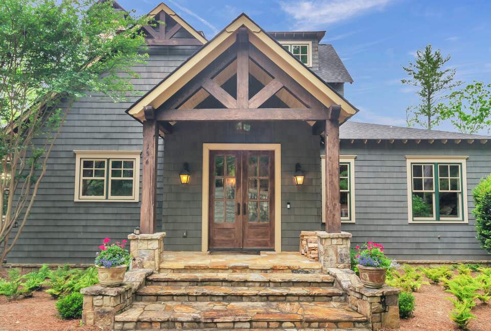 Rustic Retreat on Lake Keowee - Salem, South Carolina