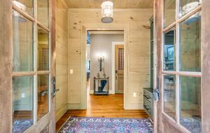 Rustic Retreat on Lake Keowee - Salem, South Carolina