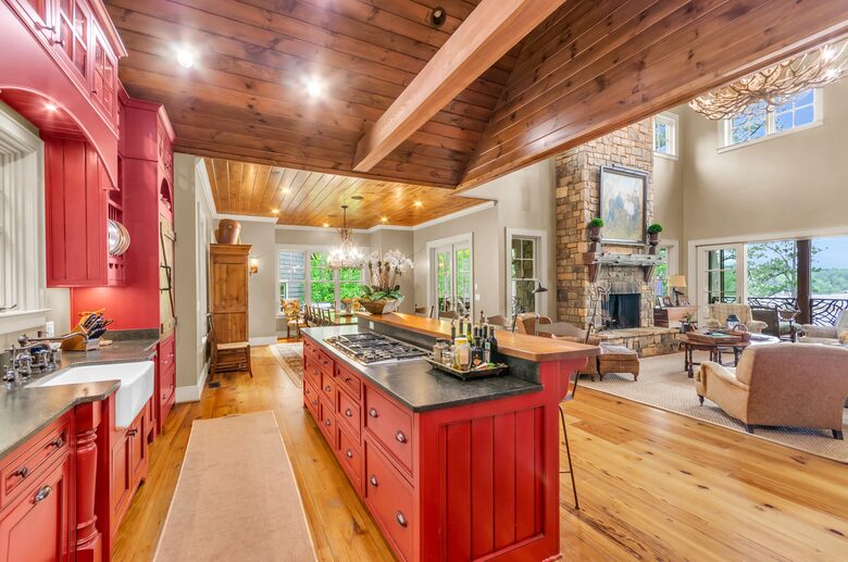 Rustic Retreat on Lake Keowee - Salem, South Carolina