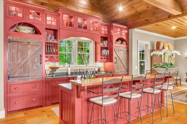 Rustic Retreat on Lake Keowee - Salem, South Carolina