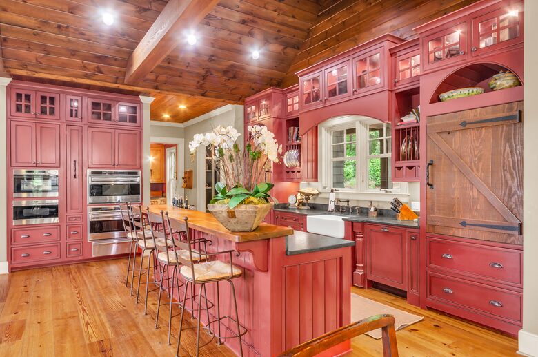 Rustic Retreat on Lake Keowee - Salem, South Carolina