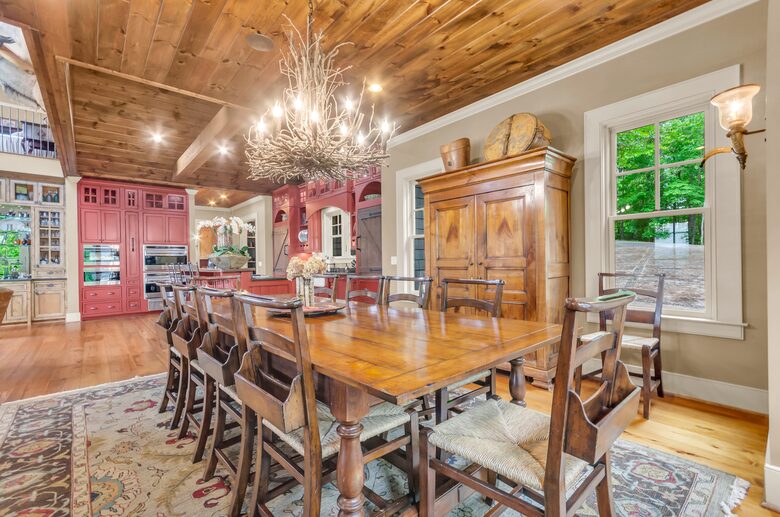 Rustic Retreat on Lake Keowee - Salem, South Carolina