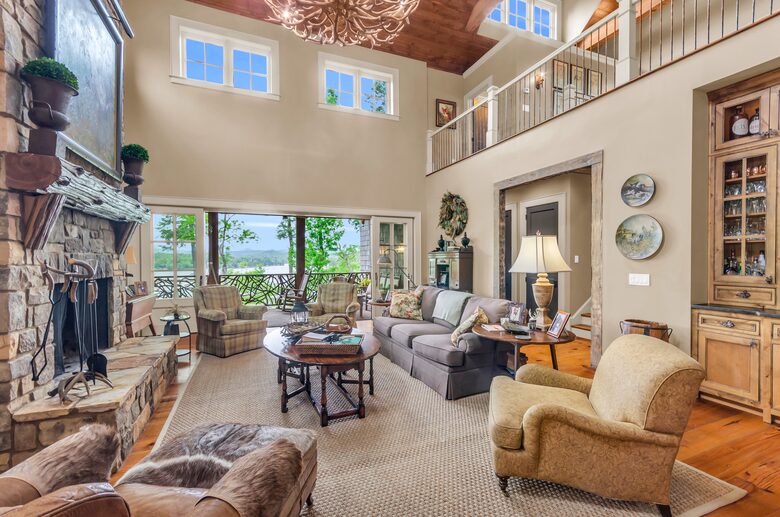 Rustic Retreat on Lake Keowee - Salem, South Carolina