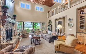 Rustic Retreat on Lake Keowee - Salem, South Carolina