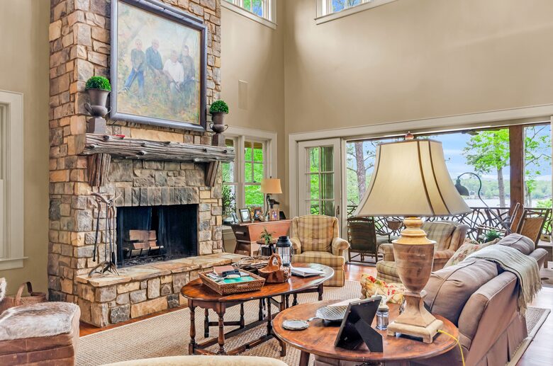 Rustic Retreat on Lake Keowee - Salem, South Carolina