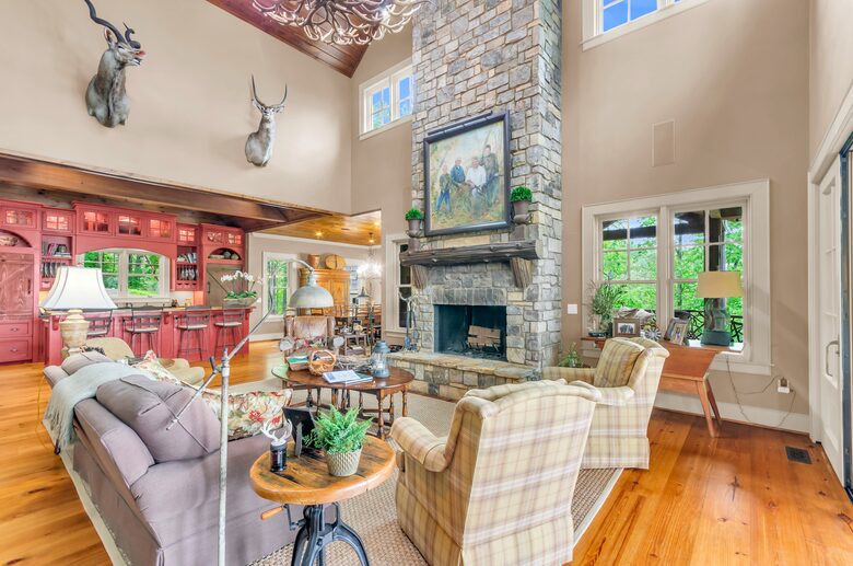 Rustic Retreat on Lake Keowee - Salem, South Carolina