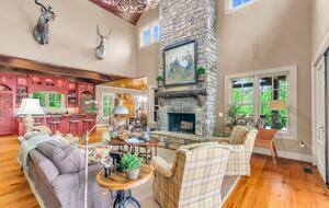 Rustic Retreat on Lake Keowee - Salem, South Carolina