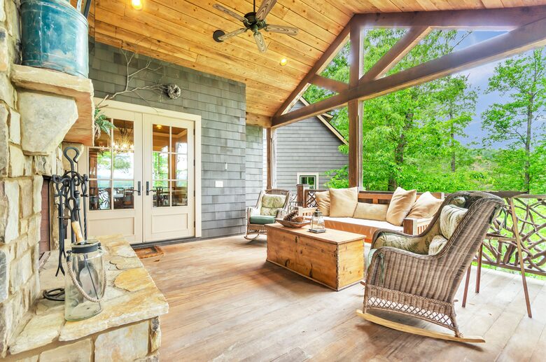 Rustic Retreat on Lake Keowee - Salem, South Carolina