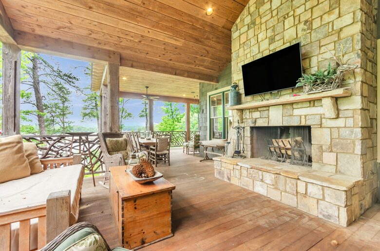 Rustic Retreat on Lake Keowee - Salem, South Carolina
