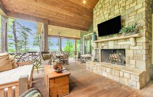 Rustic Retreat on Lake Keowee - Salem, South Carolina