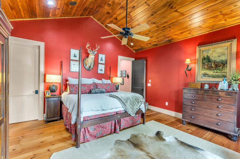 Rustic Retreat on Lake Keowee - Salem, South Carolina