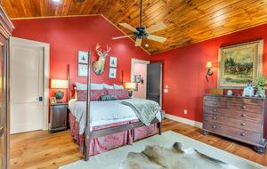 Rustic Retreat on Lake Keowee - Salem, South Carolina