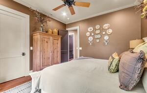 Rustic Retreat on Lake Keowee - Salem, South Carolina