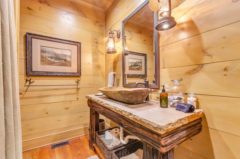 Rustic Retreat on Lake Keowee - Salem, South Carolina