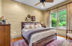 Rustic Retreat on Lake Keowee - Salem, South Carolina
