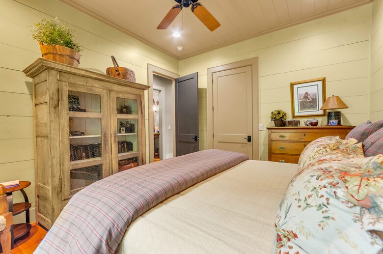 Rustic Retreat on Lake Keowee - Salem, South Carolina