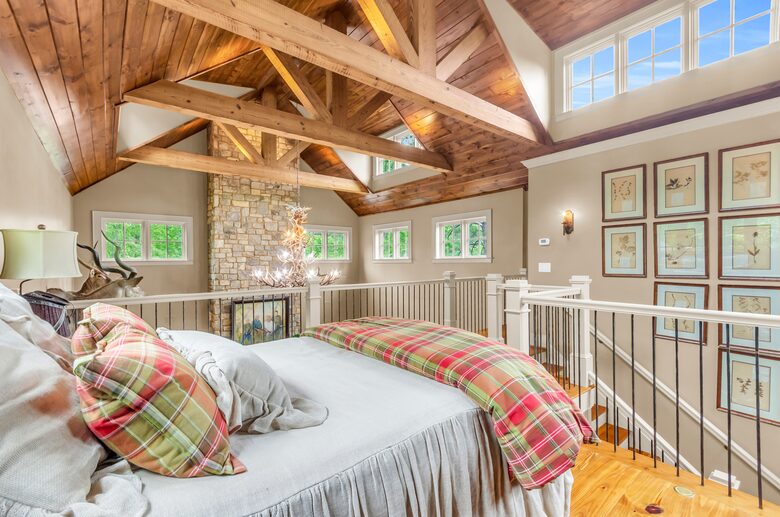 Rustic Retreat on Lake Keowee - Salem, South Carolina