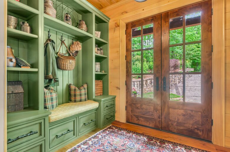 Rustic Retreat on Lake Keowee - Salem, South Carolina