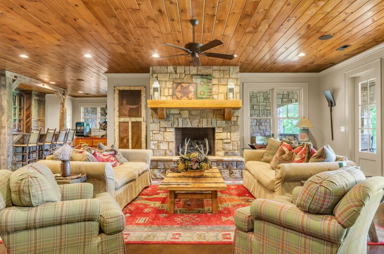 Rustic Retreat on Lake Keowee - Salem, South Carolina