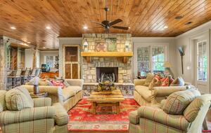 Rustic Retreat on Lake Keowee - Salem, South Carolina