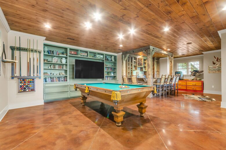 Rustic Retreat on Lake Keowee - Salem, South Carolina