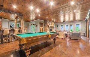 Rustic Retreat on Lake Keowee - Salem, South Carolina