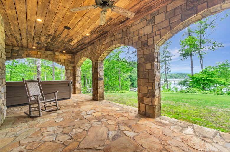 Rustic Retreat on Lake Keowee - Salem, South Carolina