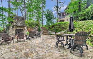 Rustic Retreat on Lake Keowee - Salem, South Carolina