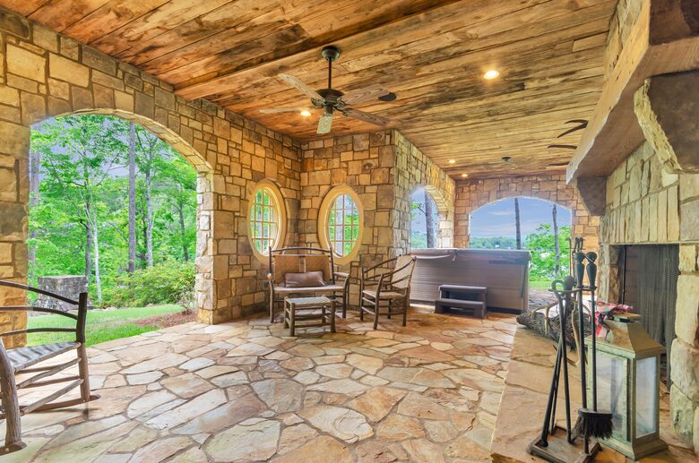 Rustic Retreat on Lake Keowee - Salem, South Carolina