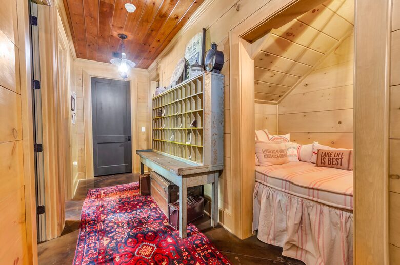 Rustic Retreat on Lake Keowee - Salem, South Carolina