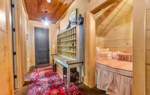 Rustic Retreat on Lake Keowee - Salem, South Carolina