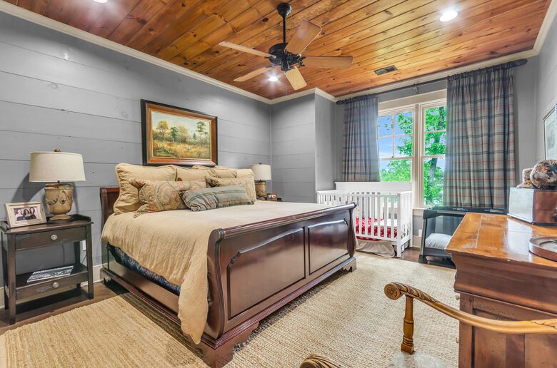 Rustic Retreat on Lake Keowee - Salem, South Carolina