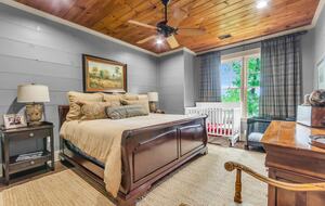 Rustic Retreat on Lake Keowee - Salem, South Carolina