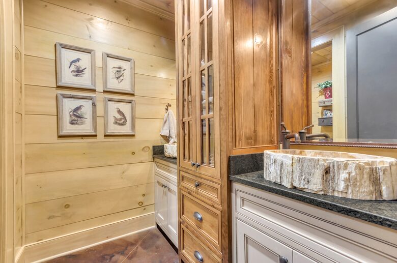 Rustic Retreat on Lake Keowee - Salem, South Carolina