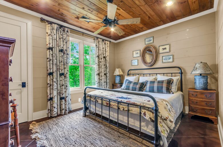 Rustic Retreat on Lake Keowee - Salem, South Carolina