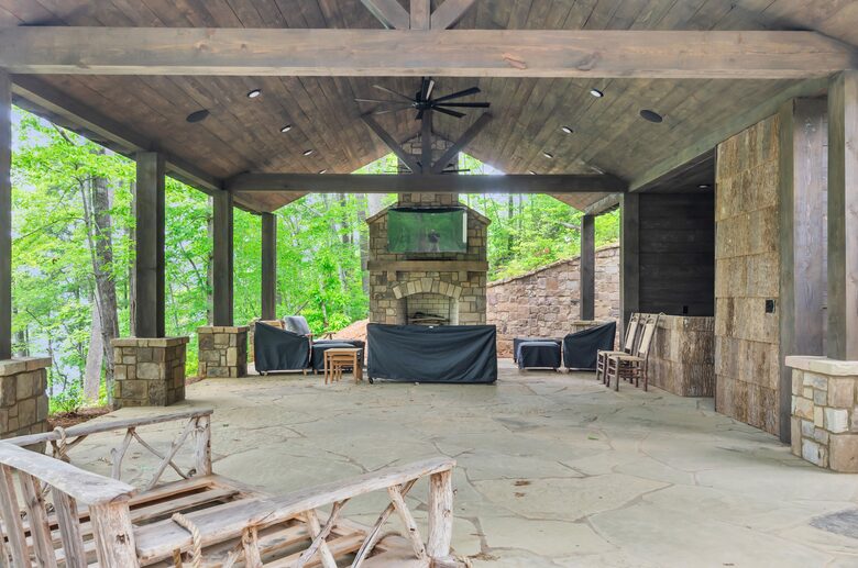 Rustic Retreat on Lake Keowee - Salem, South Carolina