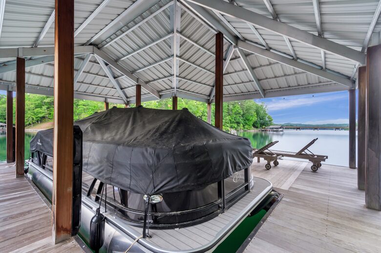 Rustic Retreat on Lake Keowee - Salem, South Carolina
