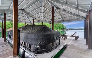 Rustic Retreat on Lake Keowee - Salem, South Carolina