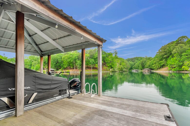 Rustic Retreat on Lake Keowee - Salem, South Carolina