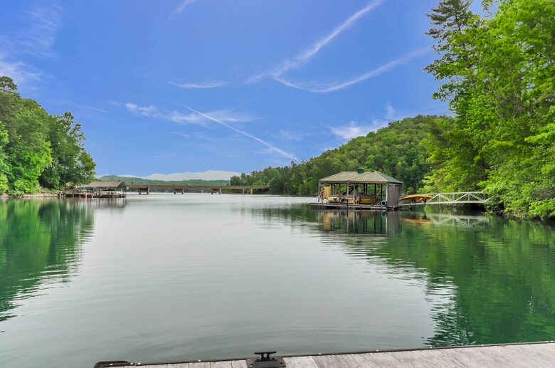 Rustic Retreat on Lake Keowee - Salem, South Carolina