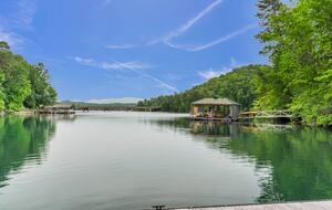 Rustic Retreat on Lake Keowee - Salem, South Carolina